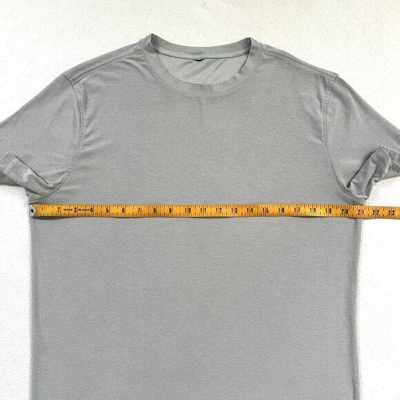 Vuori Heather Grey Strato Tech Tee Short Sleeve Performance Crew Shirt V126 M - Picture 5 of 7